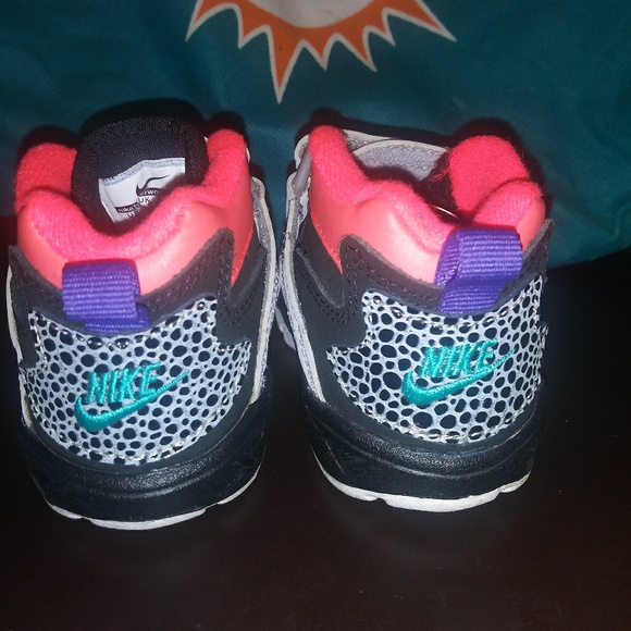 Shoes - Picture 5 of 6